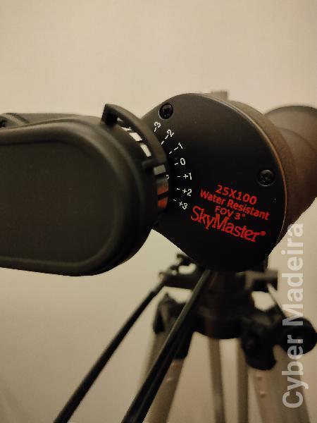 Celestron 71017 SkyMaster 25 x 100 mm, binóculos Porro Prism com lente multicamada, vidro de prisma BaK-4 e capa de transporte, preto