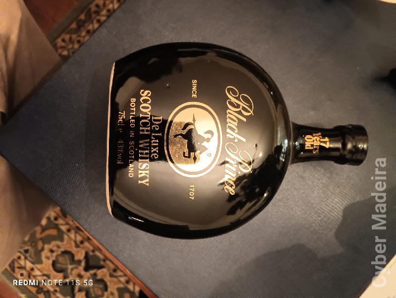 Garrafa de Whisky Black Prince 17 anos 