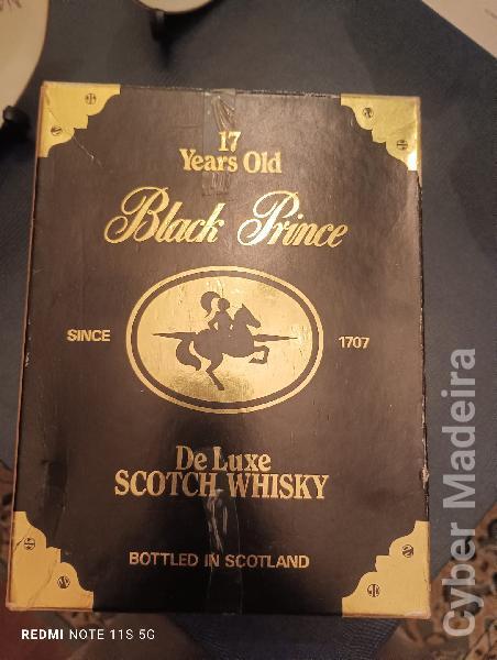 Garrafa de Whisky Black Prince 17 anos 