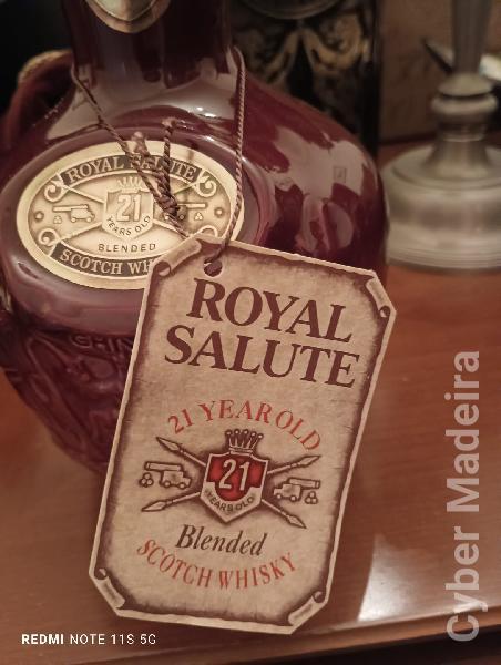 Garrafa de Whisky Royal Salute, 21 anos 