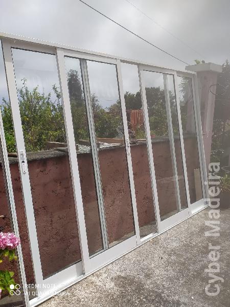 Vendo porta de correr 4 folhas
