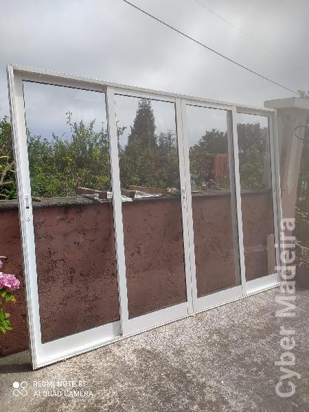 Vendo porta de correr 4 folhas