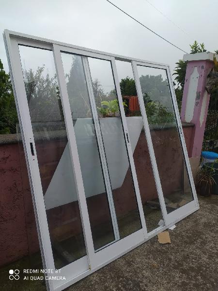 vendo porta de correr 3 folhas