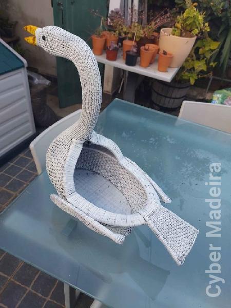 Cisne grande em vimes