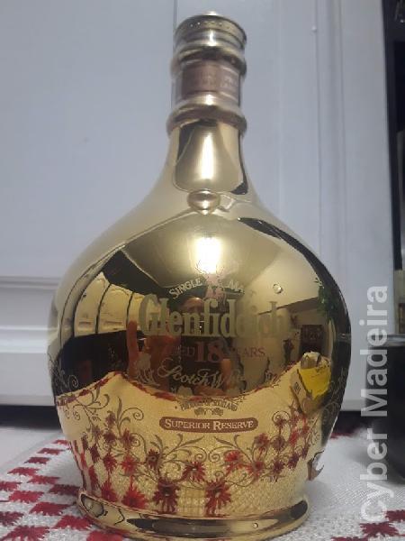 Garrafa banhada em ouro
