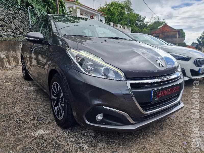 PEUGEOT 208 744 Gasóleo
