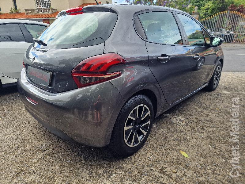 PEUGEOT 208 744 Gasóleo