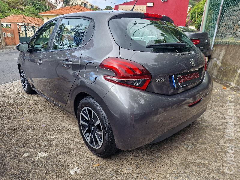 PEUGEOT 208 744 Gasóleo