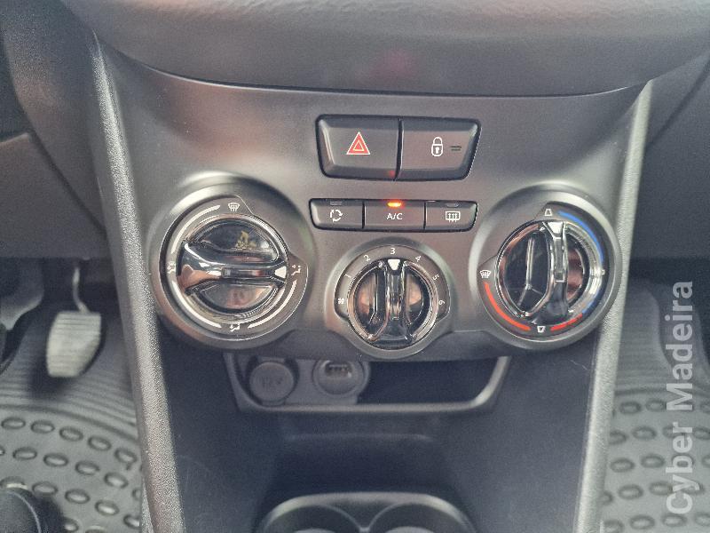 PEUGEOT 208 744 Gasóleo