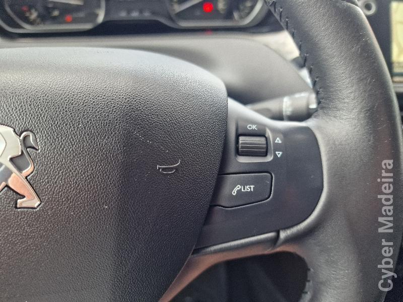PEUGEOT 208 744 Gasóleo