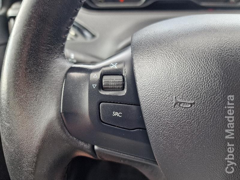 PEUGEOT 208 744 Gasóleo