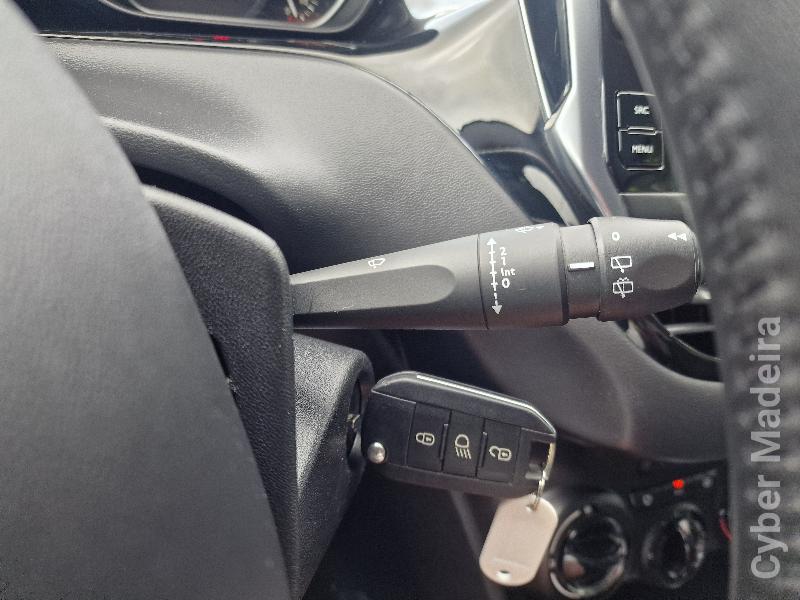 PEUGEOT 208 744 Gasóleo