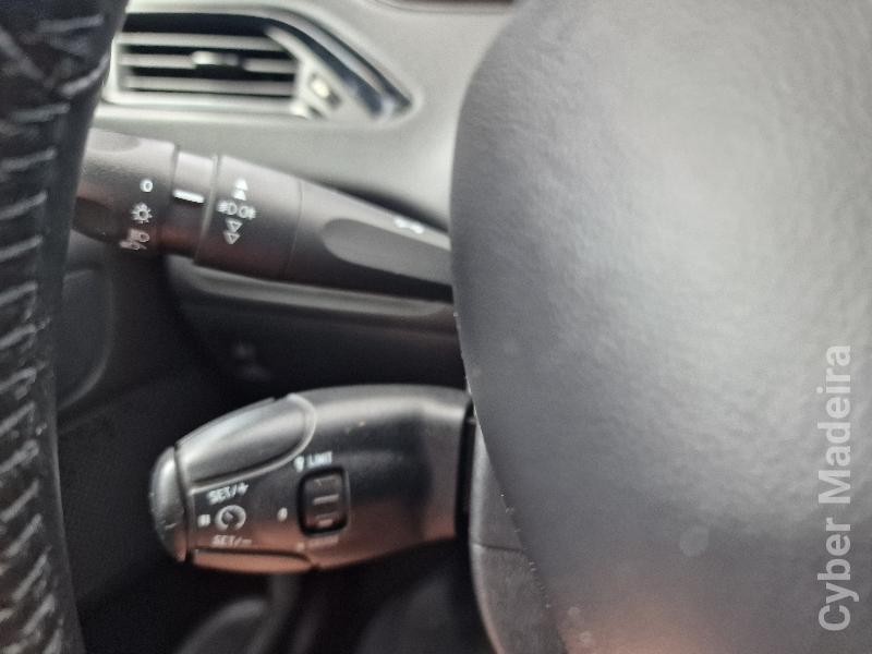 PEUGEOT 208 744 Gasóleo