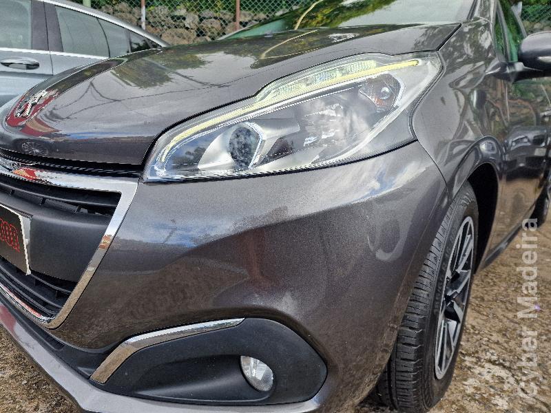 PEUGEOT 208 744 Gasóleo