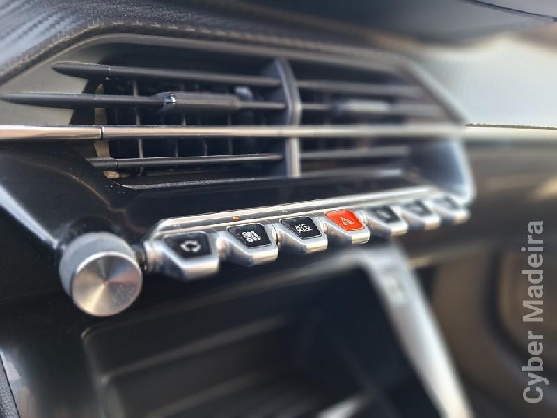 PEUGEOT 208 745 Gasolina