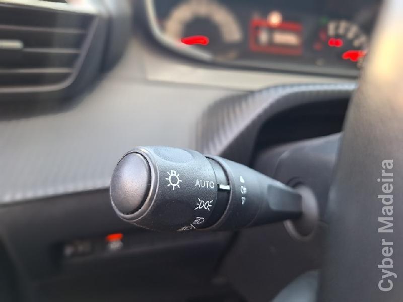 PEUGEOT 208 745 Gasolina