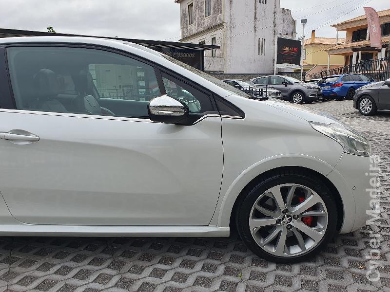 PEUGEOT 208 745 Gasolina