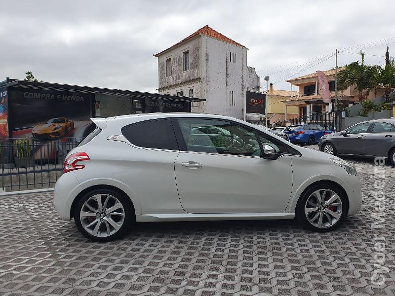 PEUGEOT 208 745 Gasolina