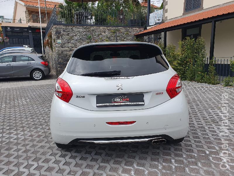 PEUGEOT 208 745 Gasolina