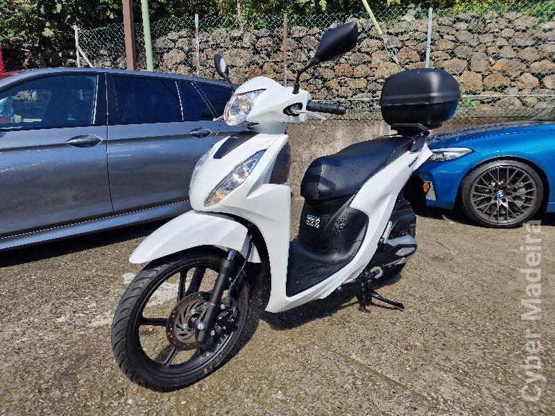 Honda 225 110 cc Scooter