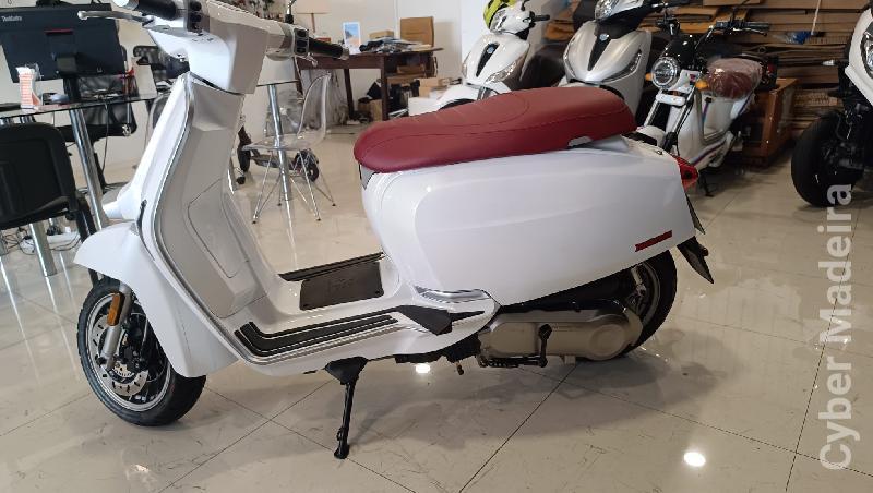 Outras 25 125 cc Scooter