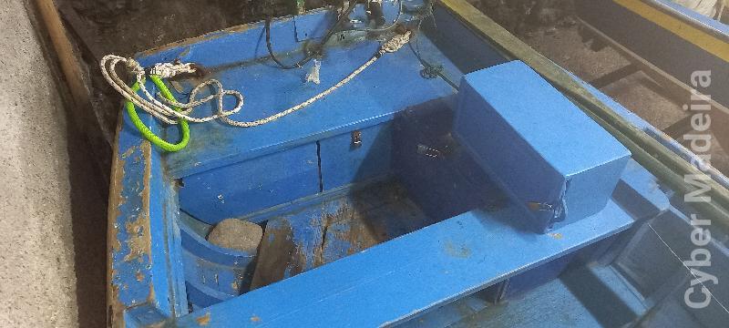 Canoa Madeira Barco Pesca. 1500€  e motor + 1500€. Total 3000€.