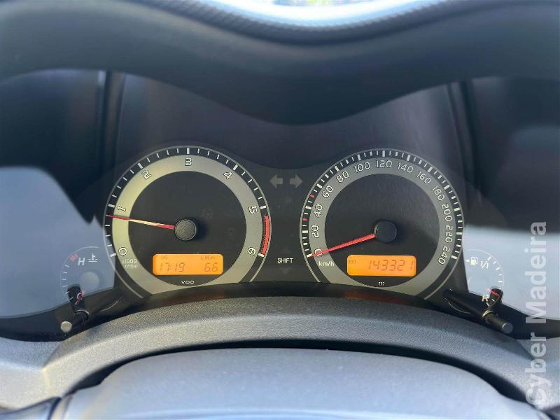 TOYOTA AURIS 1400 Gasóleo