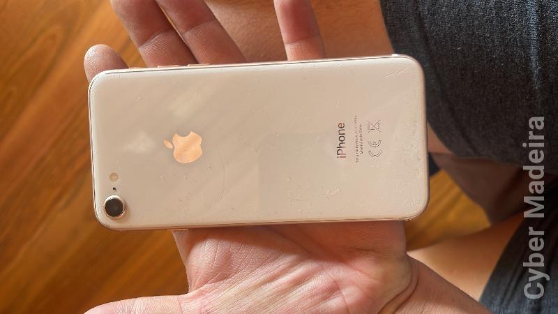 iPhone 8 64GB iPhone 8 64GB