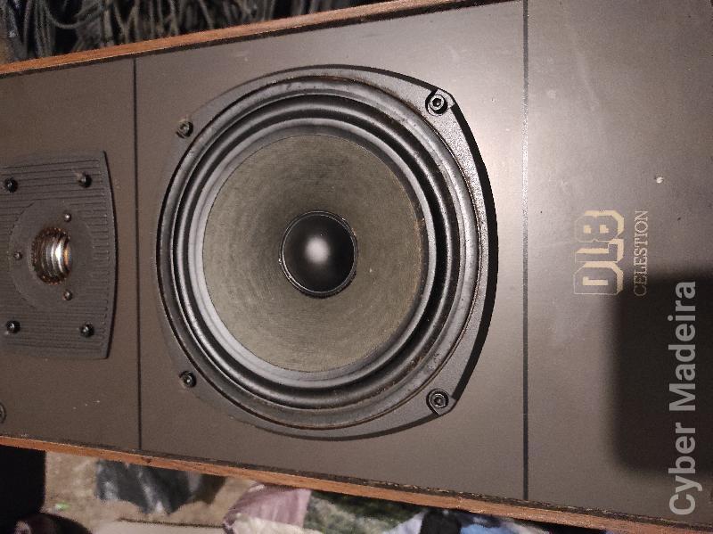 Par de Colunas Celestion