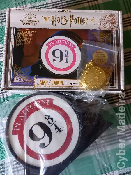 Vendo relógio e candeeiro