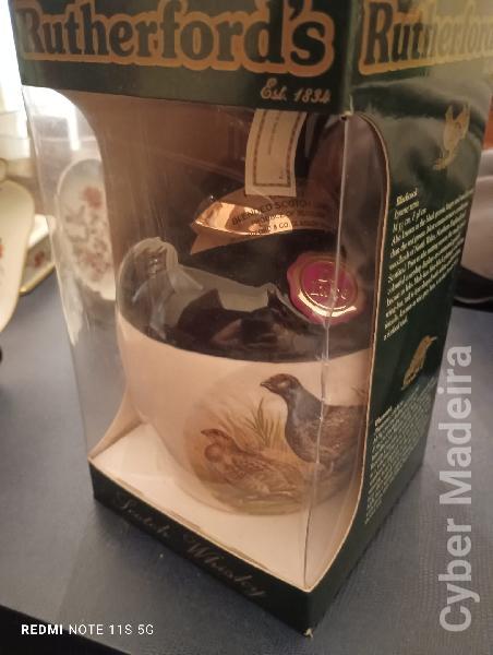 Garrafa de whisky Rutherfords 