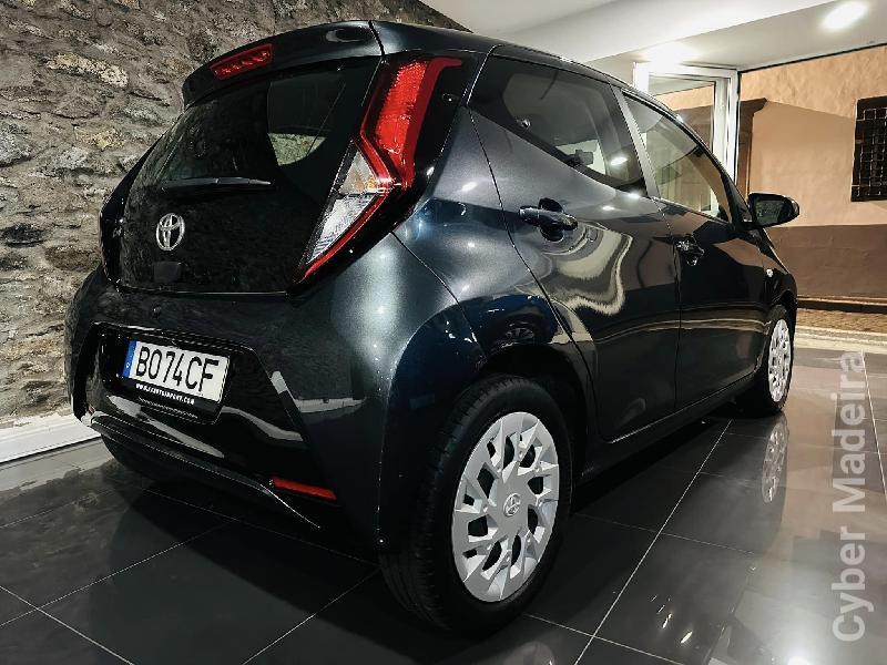 TOYOTA AYGO  1.0T X-PLAY CAMERA Gasolina