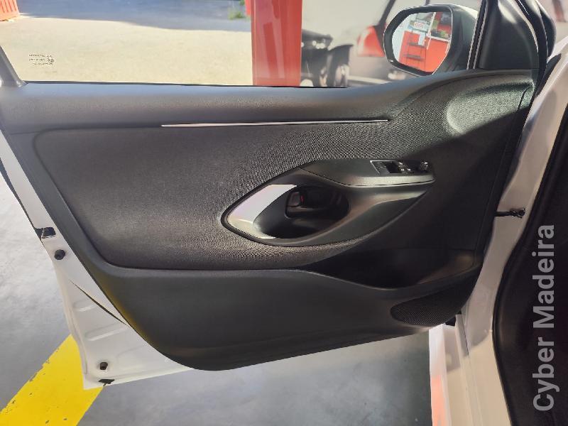 TOYOTA YARIS 1.0 VTT-I COMFORT PLUS Gasolina