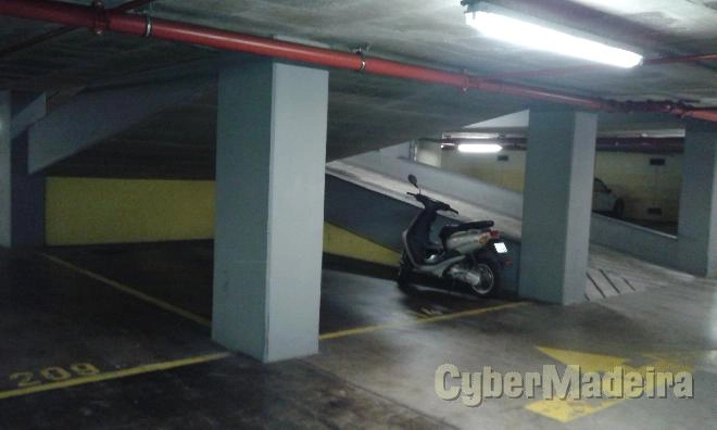 Garagem, estacionamento Outros para Arrendamento Sé, Centro
