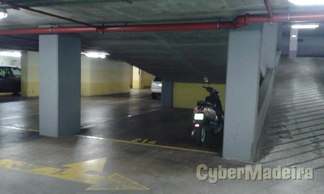 Garagem, estacionamento Outros para Arrendamento Sé, Centro