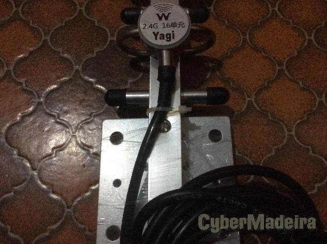 Antena yagi 2.4GHZ 16 elementos com cabo E ficha rp-sma