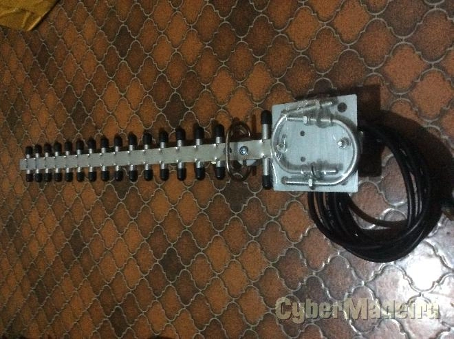Antena yagi 2.4GHZ 16 elementos com cabo E ficha rp-sma
