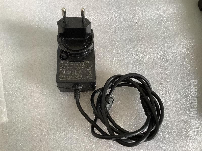 Adaptador AC / carregador ICP30-120-2000  12V , 2000mA