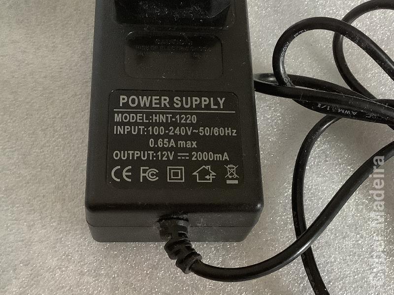 Adaptador AC / Carregador HNT-1220  12V 2000mA