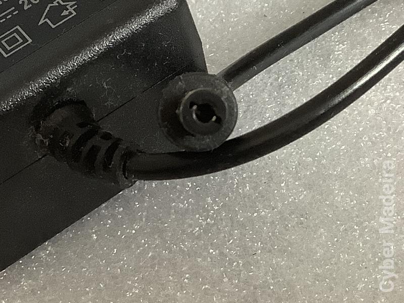 Adaptador AC / Carregador HNT-1220  12V 2000mA
