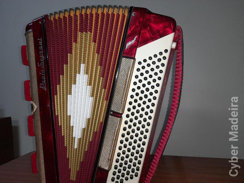 Acordeão Paolo Soprani 3ªvoz 120 Baixos