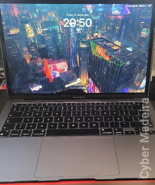 Macbook Air Cinza 13'', 16GB RAM, 256 GB SSD, processador M1 (8-CPU 7-GPU) - Bateria 100% Apple