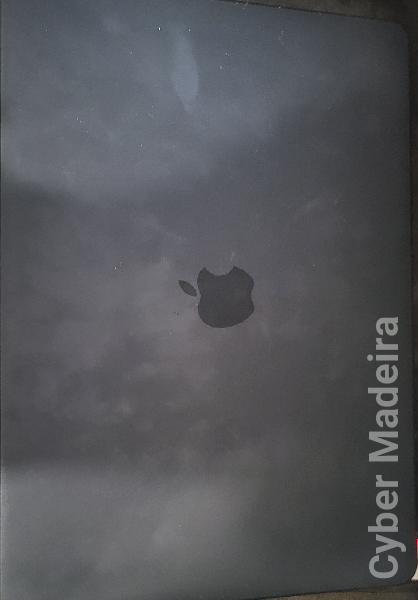 Macbook Air Cinza 13'', 16GB RAM, 256 GB SSD, processador M1 (8-CPU 7-GPU) - Bateria 100% Apple