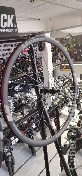Rodas Trimax 35 DB+cassete 11/30+2 pneus Continental