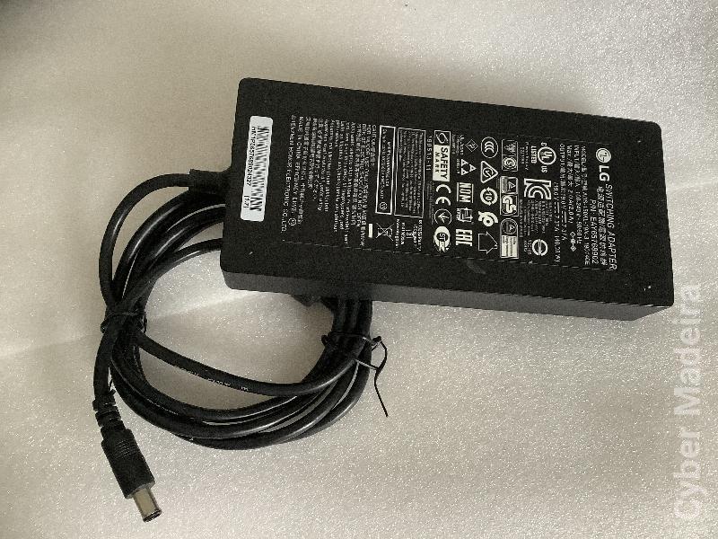 Adaptador AC original LG  ADS-150KL-19N-3  19V , 7,37A