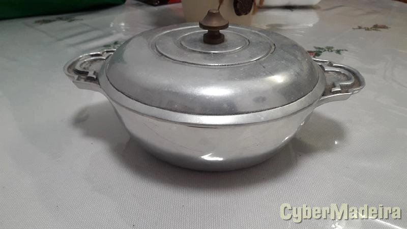 Panela decorativa em estanho