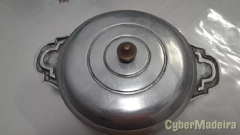 Panela decorativa em estanho