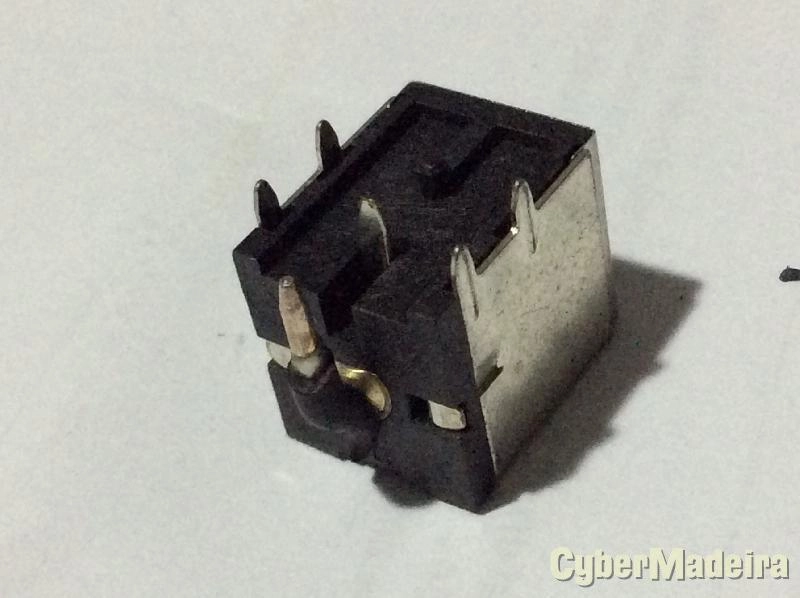 Ficha alimentação portatil toshiba séries P10 , P15 , P20 , P25
