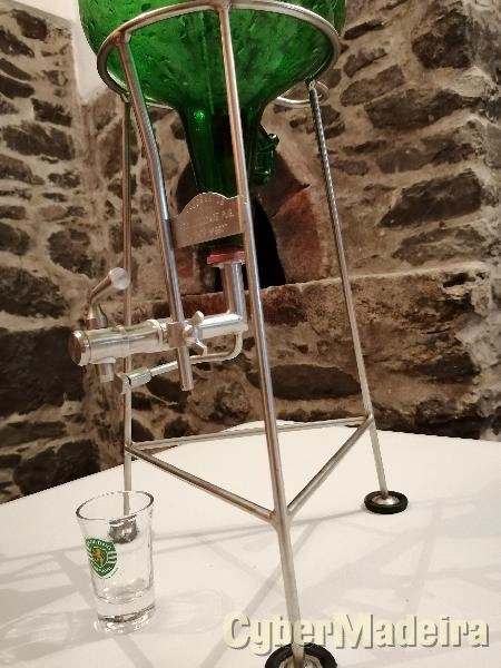 Garrafão copos e suporte