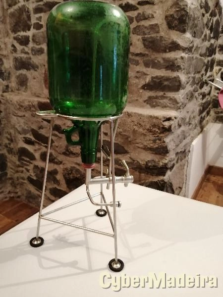 Garrafão copos e suporte